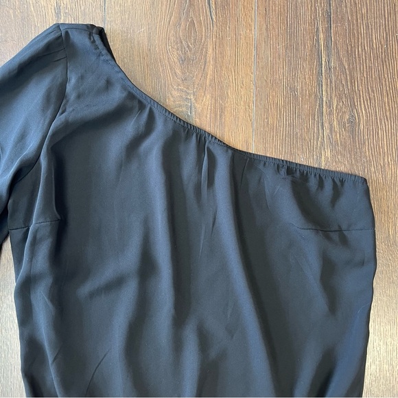 Abercrombie and Fitch, one sleeved bodysuit SZ LG - Picture 2 of 6